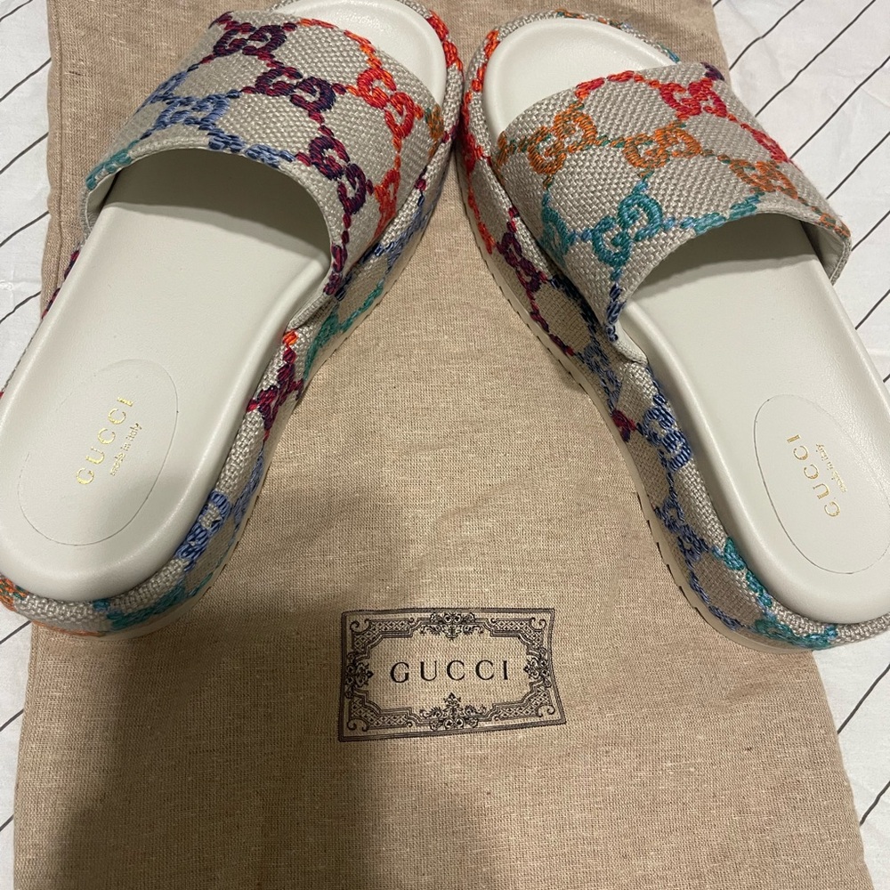 Gucci Beige and Multicolor Patterned Sandals